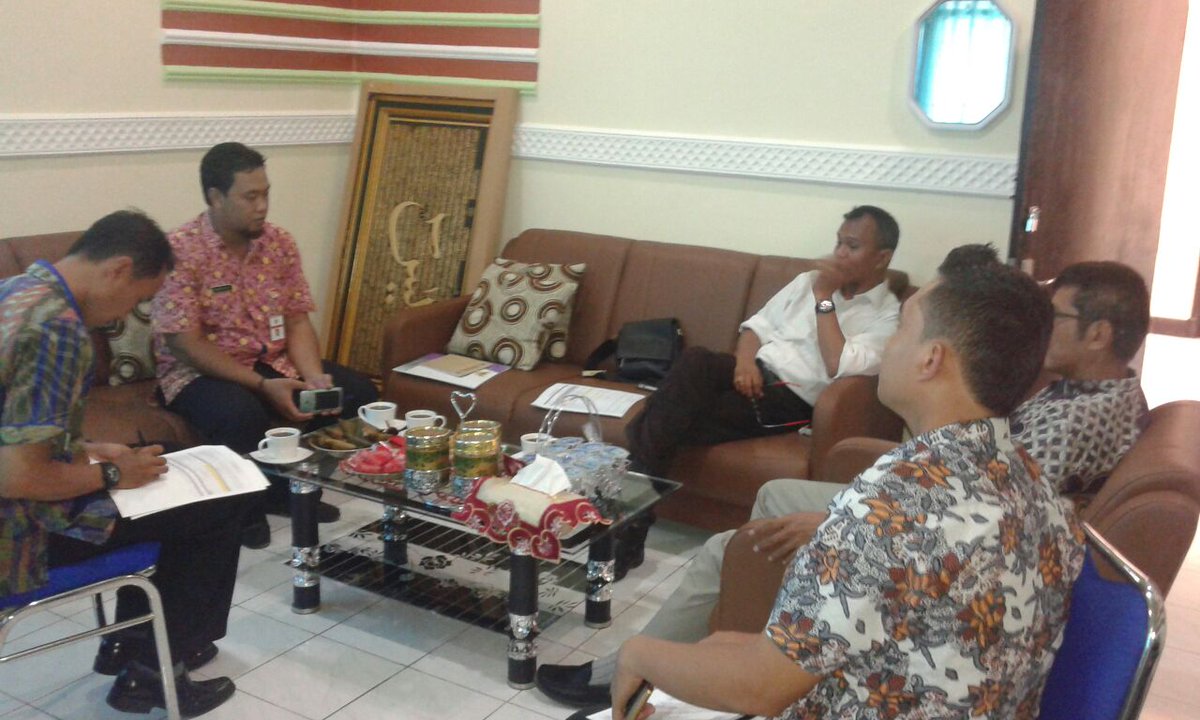 ppidcilacap's tweet photo. PPID Prov @KIPROVJATENG  Pembinaan dan Monev kegiatan @ppidcilacap @ppid_jateng https://t.co/kaguRwNp8n