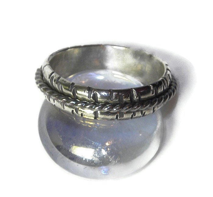 LoveStoneArts's tweet photo. Silver Spinner Meditation Ring, Fidget Ring in Distressed Ster… https://t.co/4Td9Ic8YMY #gemstones #SilverFidgetRing https://t.co/tSsBinRMBR