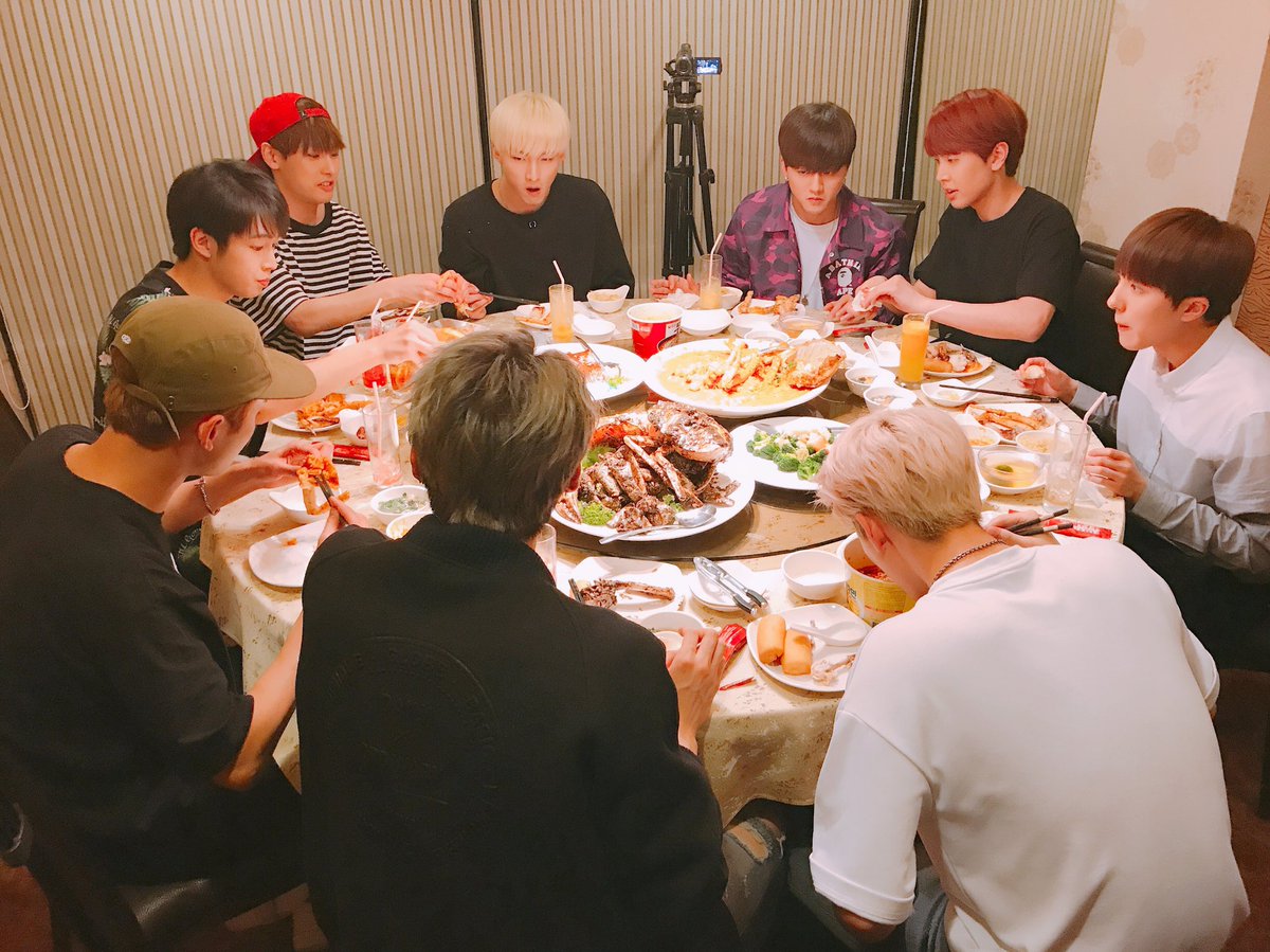 SF9_FANCLUB's tweet photo. [📷] 숨겨왔던 나의- 미공개 사진 모두 FANTASY에게 줄게🎶 #SF9_is...

오늘의 Target 💘
칠리크랩으로 하나 된 아홉남자😆

#SF9 #에스에프나인 #SomethingFun9 https://t.co/VDYMzZ9acF