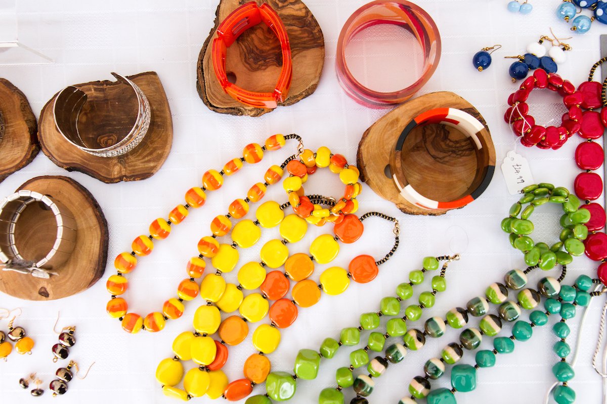 EatMeDrinkMeLDN's tweet photo. Shop in style with the gorgeous Untold Treasures South American bags & team it up with this colourful jewellery #craftedW5 #Ealing 2nd Sept https://t.co/tJCKbHGcSi