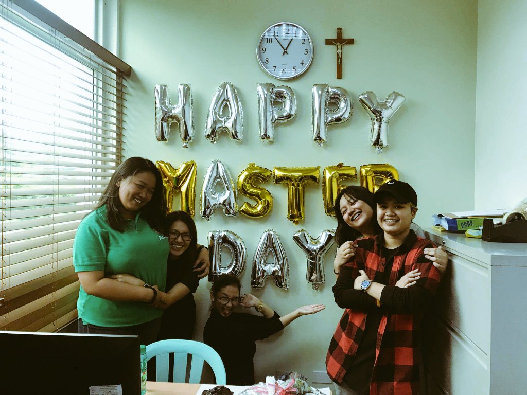 gabdelariarte_'s tweet photo. HAPPY BIRTHDAY MISS JA!!! 🎉💚 #OurMasterMother  #HappyMasterDay @___nessawiitsy @_istepian @nyledam_07 https://t.co/JwBvK0vXLr