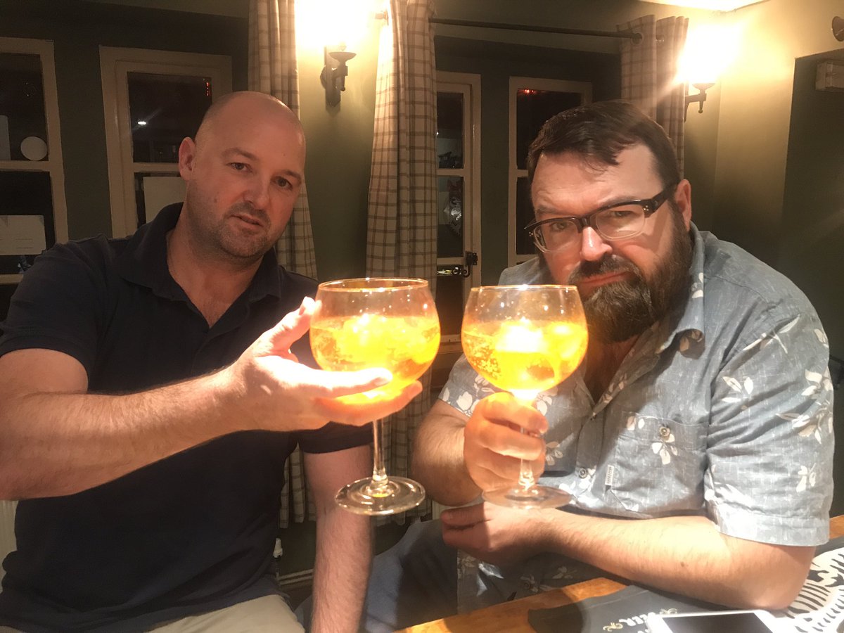 CrossKeysRode's tweet image. #AperolSpritz all round last night ..  #crosskeysrode #villagepub @ButcombeBrewery @jarredchristmas @AperolSpritzUK