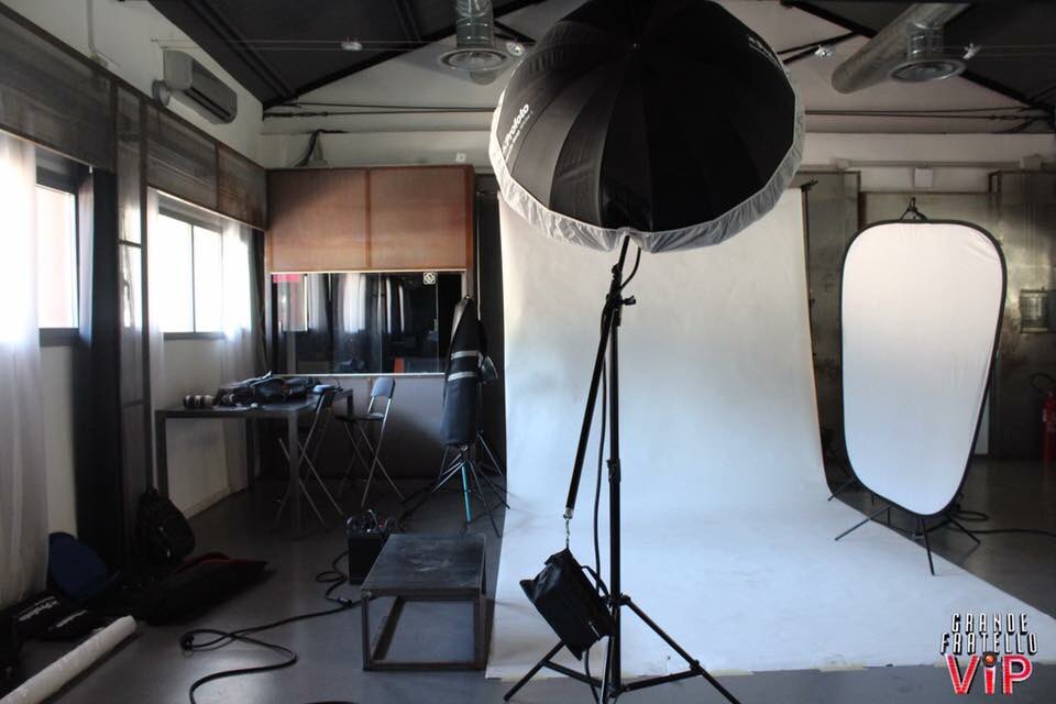 Se questo set potesse parlare... 🤐
Volete vedere di più? Continuate a seguirci... #GFvip