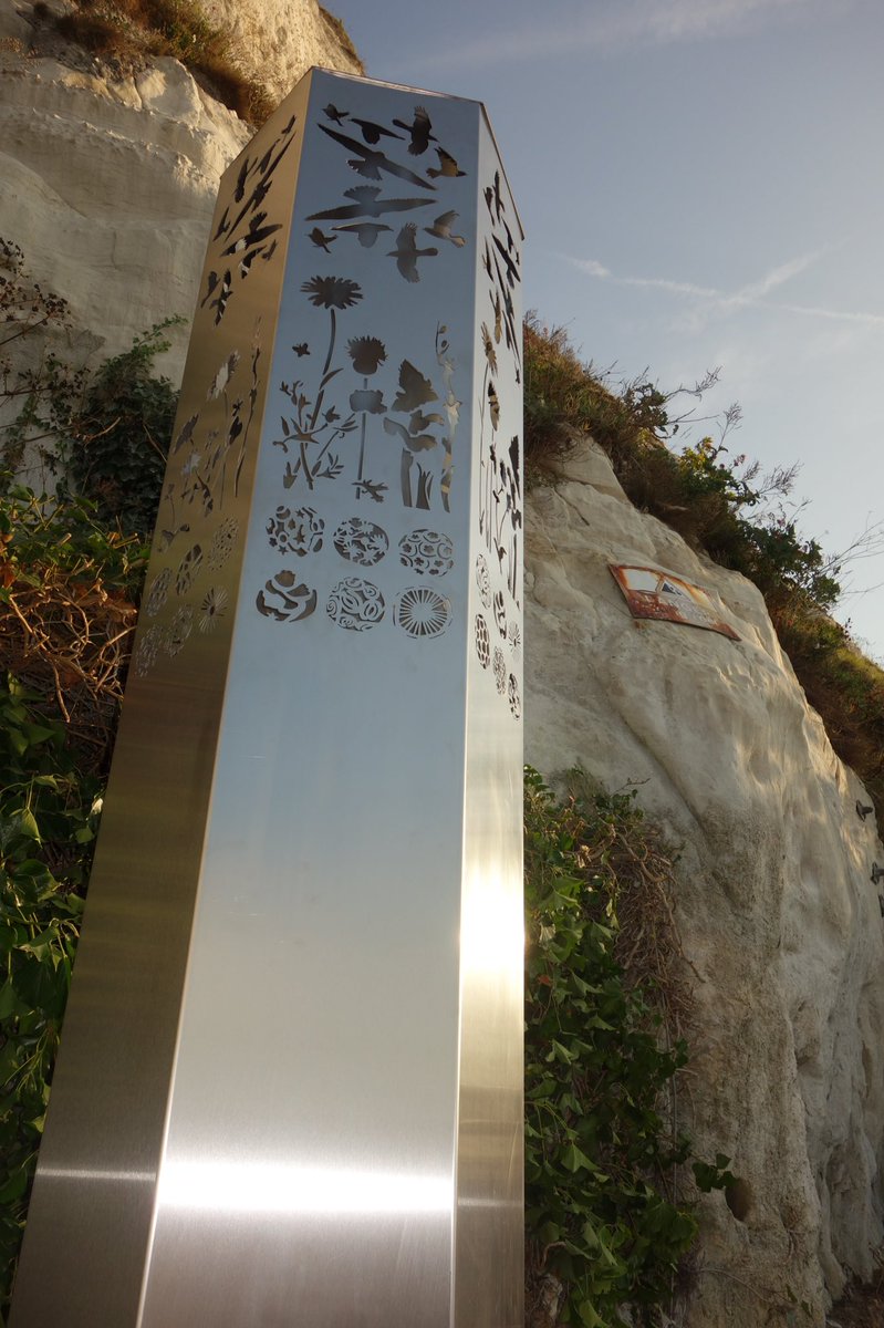 DoverDC's tweet image. New Gateway totems to #Dover's iconic White Cliffs. Designed by @aileenliberty for #HLFSupported @UpontheDowns @HLFSouthEast @VisitDover