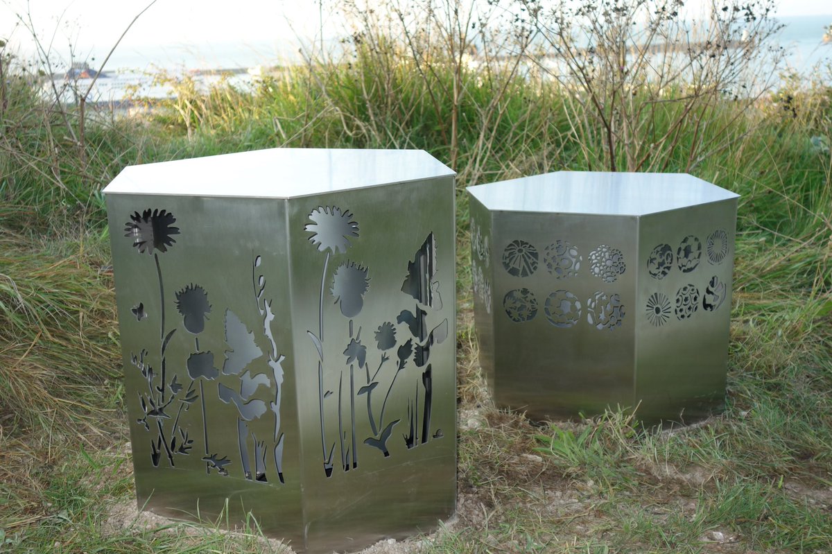 DoverDC's tweet image. New Gateway totems to #Dover's iconic White Cliffs. Designed by @aileenliberty for #HLFSupported @UpontheDowns @HLFSouthEast @VisitDover