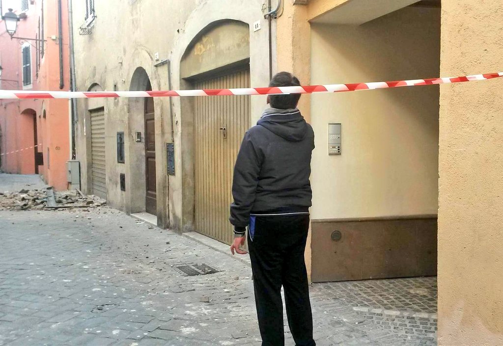 Ade_Selimi's tweet photo. Nature reserves the right to inflict upon her children the most terrifying jests.

Wilder

#terremotocentroitalia https://t.co/Vn3C2EhGmn