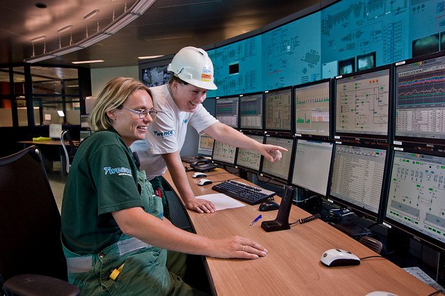 EU_OSHA's tweet photo. Alert and #SentinelSystems can help monitor and prevent #OccupationalDiseases. Our new report explores their use: https://t.co/cpJKogWZ0L https://t.co/KplckLoRiU