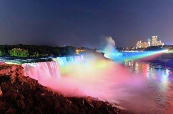 TFtrips's tweet image. I need to visit Niagra Falls at night 🌈😍🌃