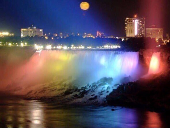 TFtrips's tweet image. I need to visit Niagra Falls at night 🌈😍🌃