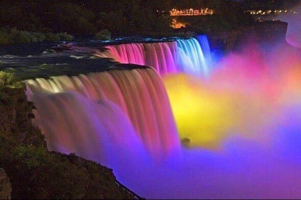TFtrips's tweet image. I need to visit Niagra Falls at night 🌈😍🌃