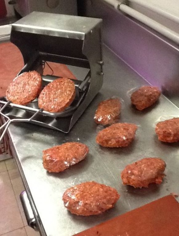 A cansaladeria i carniceria Cal Piti trobaràs la carn amb elaboració