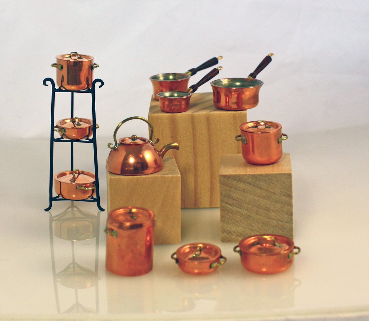 SmallScaleMinis's tweet image. #handmade #miniature copper cookware from Small Scale Showcase ow.ly/Dc8R30eAlgL #dollhouse #oneinchscale #dollhouseaccessories #tiny
