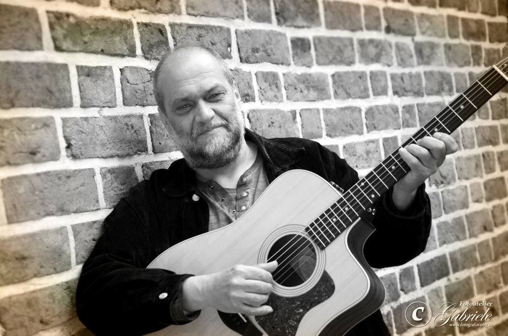 altmarkweb's tweet photo. Profimusiker Uli Kirsch spielt für Sie Irish #Folk und #Oldies. Uli #Kirsch im #Kaffeegarten #Arendsee: https://t.co/MsmJO7eubZ https://t.co/qjvHVTGURC