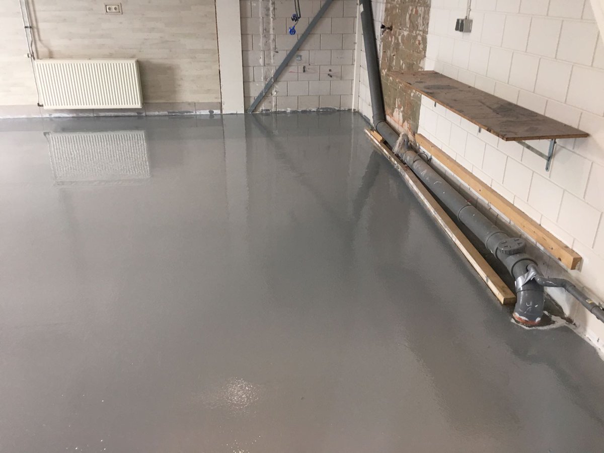 HabecoBV's tweet photo. Deze #vloer is #gecoat door #Berends #Klussenbedrijf.
@Jfgerritse heeft samen met @CaparolNL een #advies uitgebracht. #Disbon #producten. https://t.co/J2h8ryIcKq