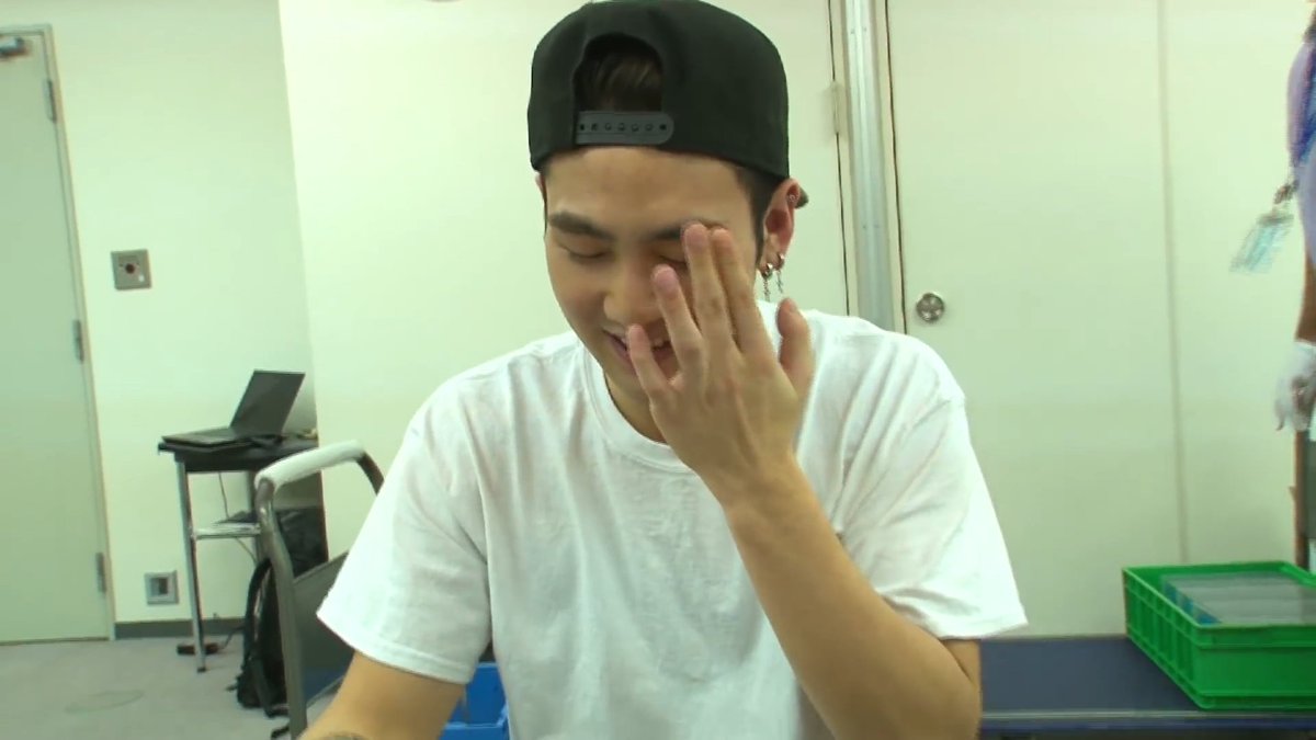 Donghocanvas's tweet photo. Q: 손 안아파요?
🐯:....눈아파여...

#뉴이스트 #백호 #강동호 #NUEST #BAEKHO #Dongho https://t.co/oj0rhd3SIo