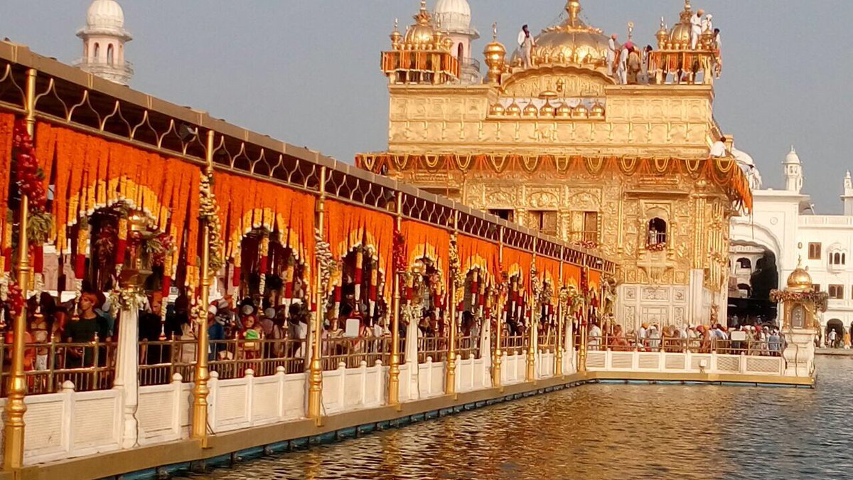 khalsachannel's tweet photo. Today at Sri Harmandir Sahib, Amritsar. Happy Gurpurab! 🙏 https://t.co/56M6hUZh4H