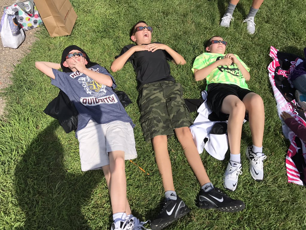 mljrschumacher's tweet photo. Sure enjoyed the eclipse today with this great group of 6th graders! #GIPSeclipse #barrmiddle #RiseGI https://t.co/xJWUwGQUH7