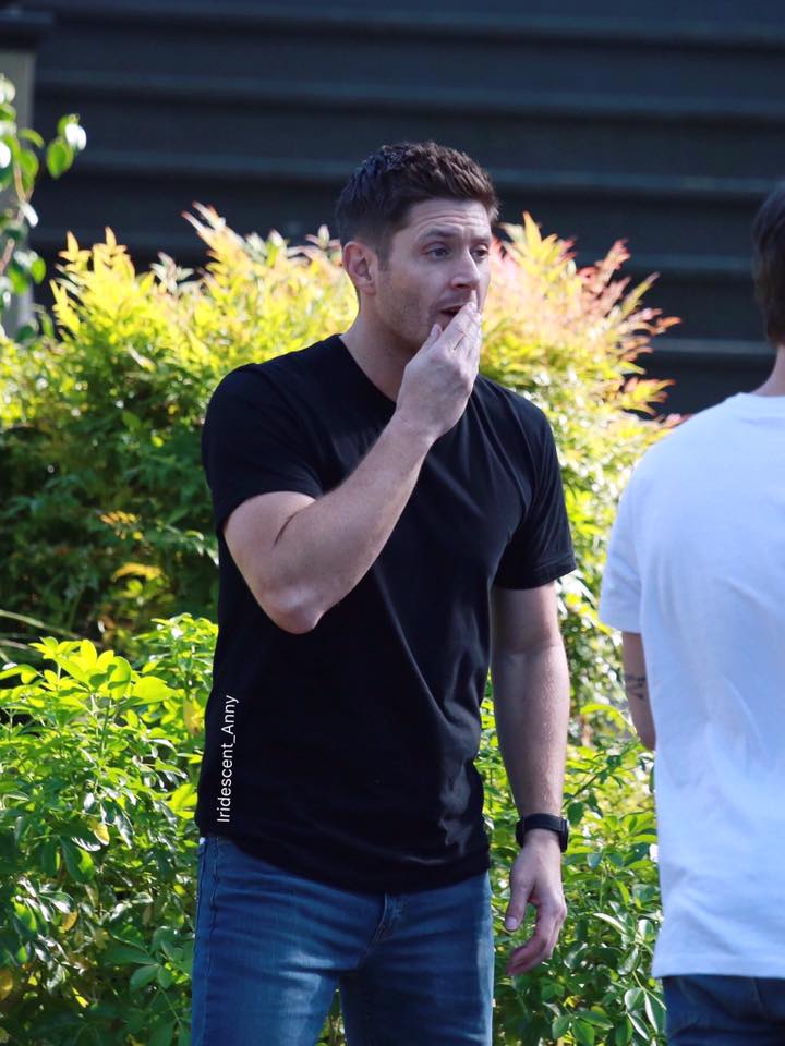 acklesupdates's tweet photo. Jensen on set during Supernatural filming in Vancouver. https://t.co/meZn2TbkpQ