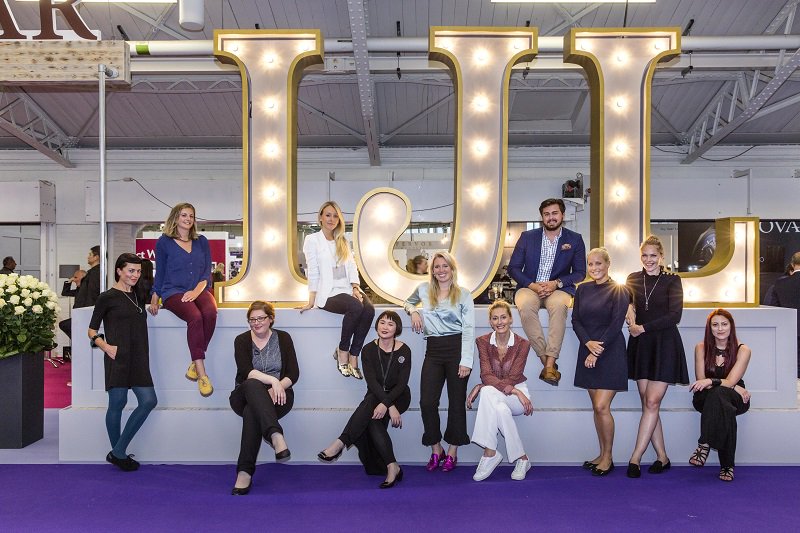 iDiamondCloud's tweet image. #IJL2016 #IJL
Exhibiting Comp's – 555
UK Comp's – 349
Overseas Comp's – 206
New Comps – 183
Countries – 72
UK Visitor – 92%
Int Visitor – 8%