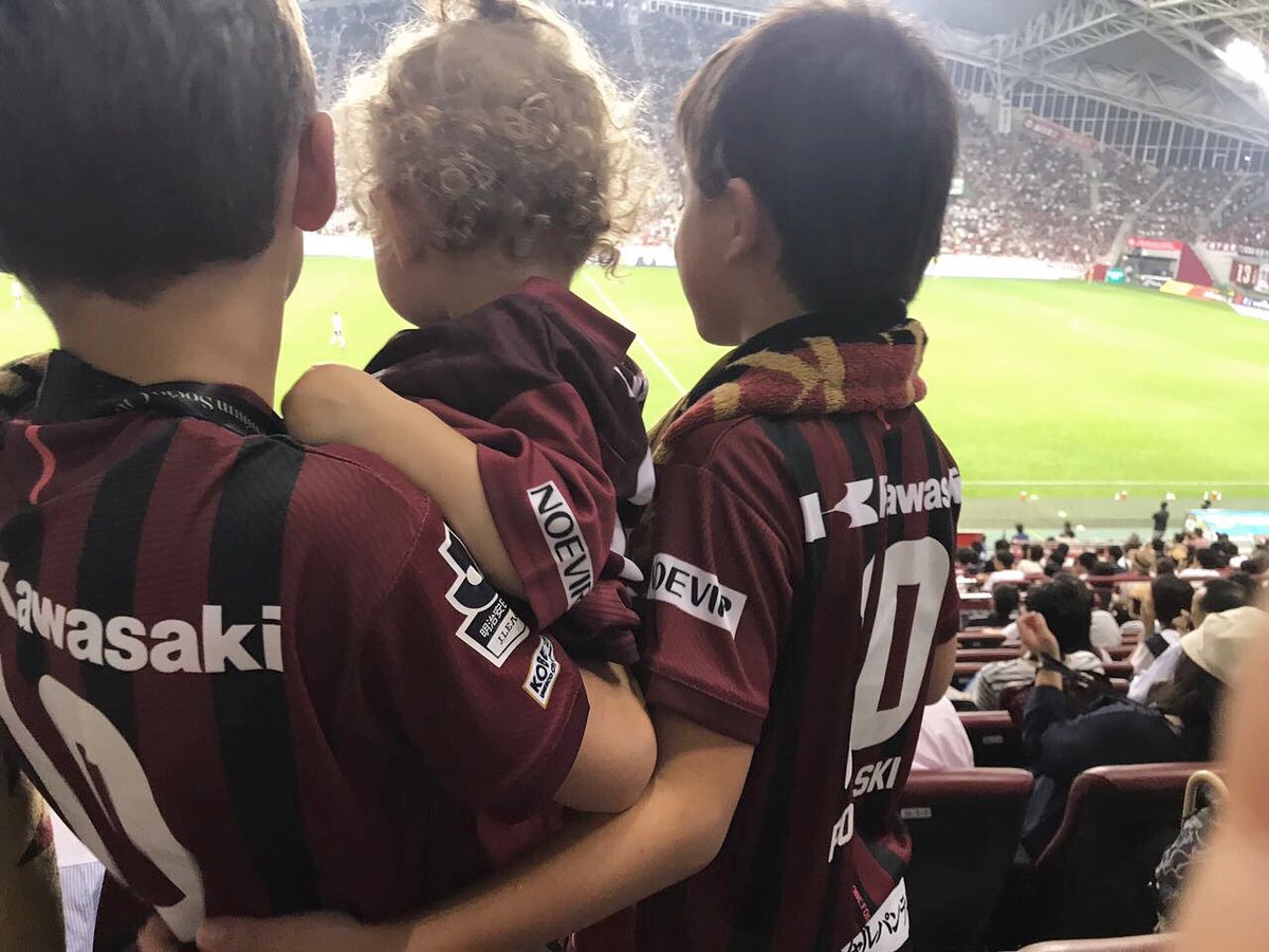 Lukas Podolski Com Podolski Family Watching For The First Time In Japan Poldi Japan Kobe Lp10