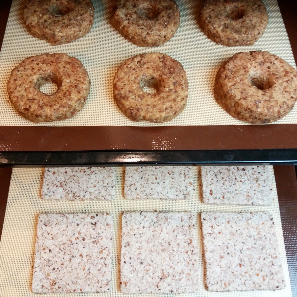 ChefPlantivoro's tweet photo. Noche de ideas #Donas #Pan #SaboresVeganos #ChefPlantivoro #CocinaCreativa #SinGluten #SinAceite #SinAzucar #Saludable #RawFood #Crudivegano https://t.co/gFPypRAY09