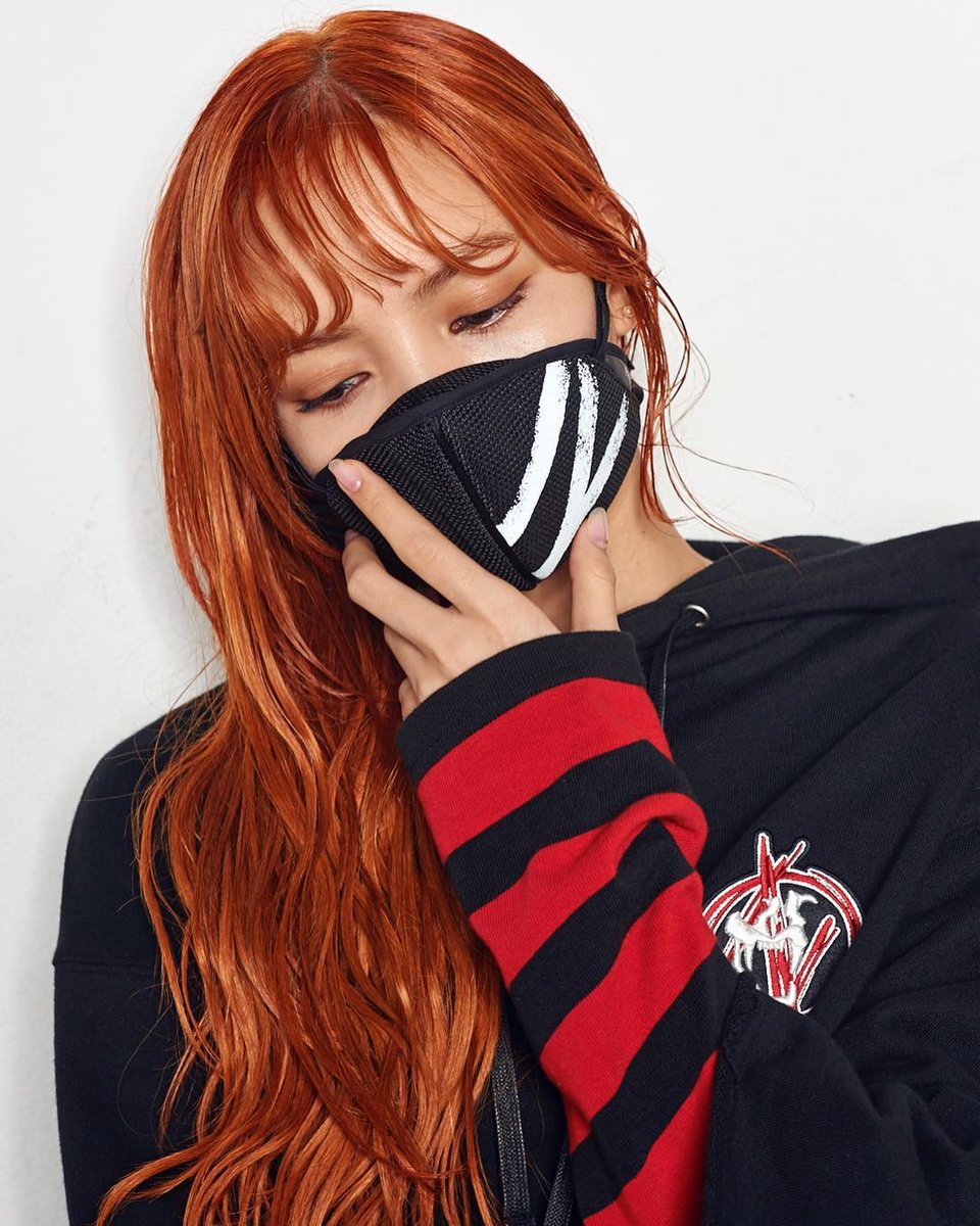 xsooyaaa__'s tweet photo. n_nona9on's IG update : #NONAGON #LISA's #PICK #FW17 #KROAR #APPLIQUED #HOODIE #LISA #FREKA https://t.co/SKCakNkCC0
