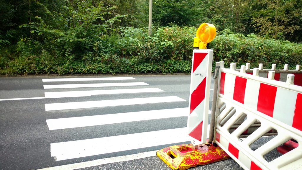 catteam's tweet image. In Hamburg Meiendorg gibt es einen neuen Zebrastreifen, aber, wie jetzt? pop64.com/hamburg-gewinn…