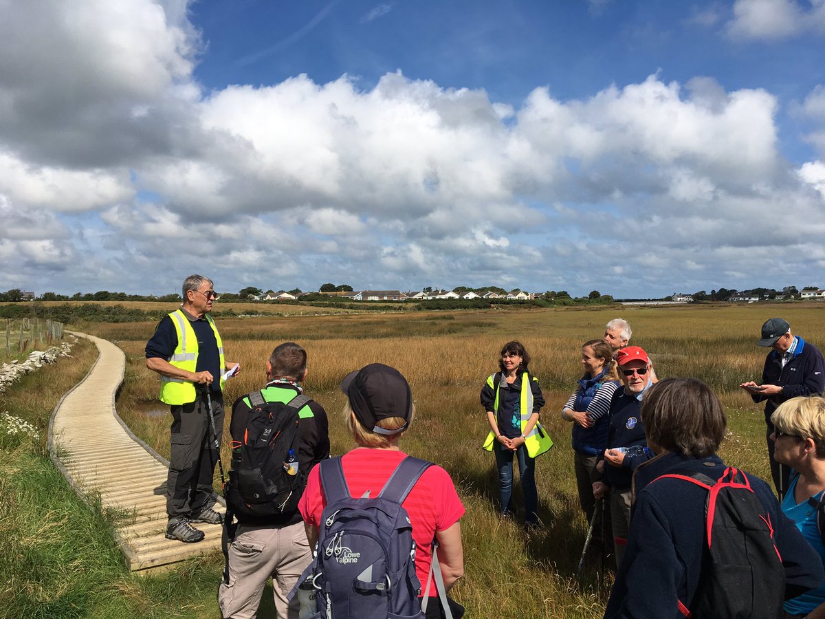 RamblersCymru's tweet photo. Our amazing volunteers help maintain paths across #Wales - help them protect our footpaths!#TakingWalesForward https://t.co/jYzI8Hqvuy https://t.co/kvElDqwRfC