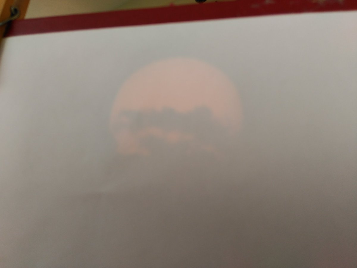 onlyastrophoto's tweet image. El final del #eclipse fue espectacular con la sombra de los árboles de la montaña tras la que se puso el Sol #EclipseSolarCSIC #sunset