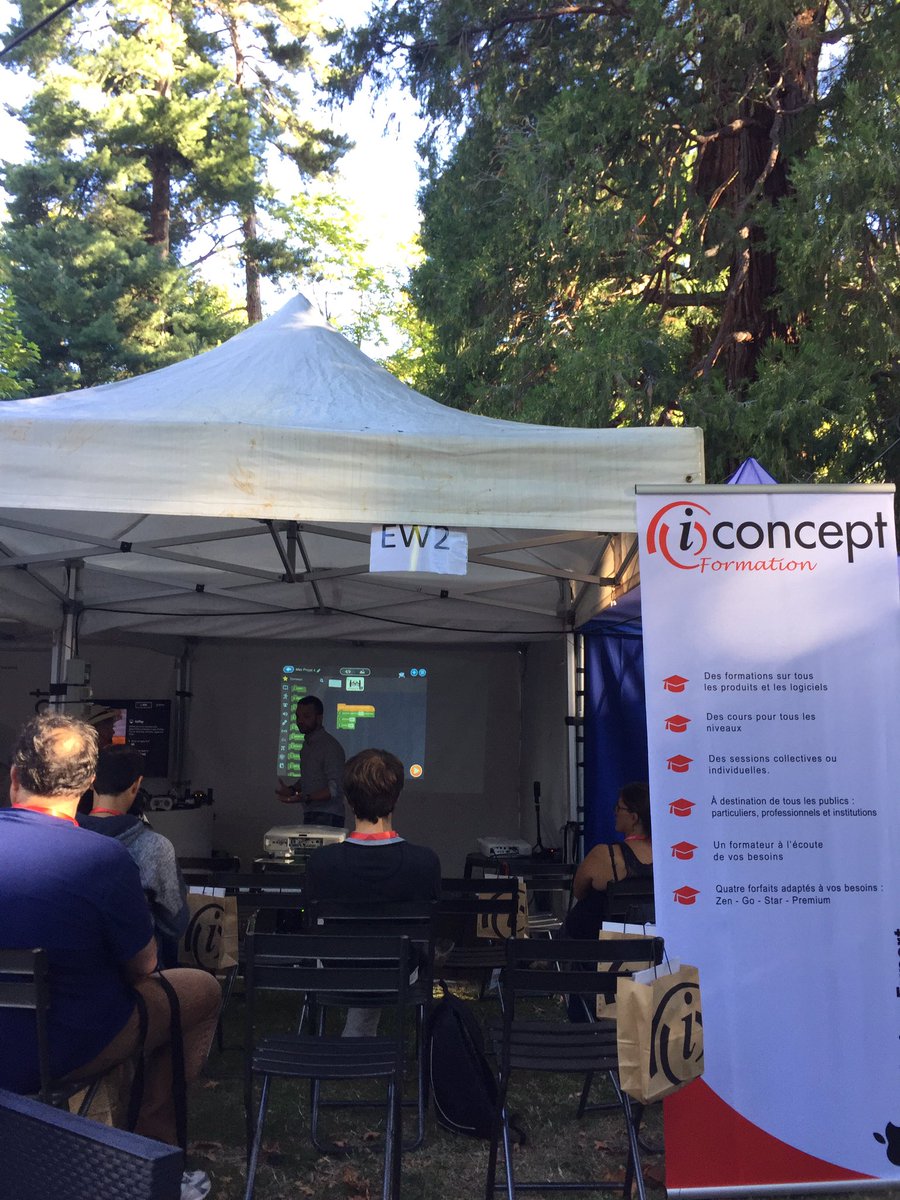 carinakpah's tweet photo. Venez sous le chapiteau écouter @colombo_quentin #atelierprogrammation #Ludovia14 @iConceptFR https://t.co/7Ss0yYE5On