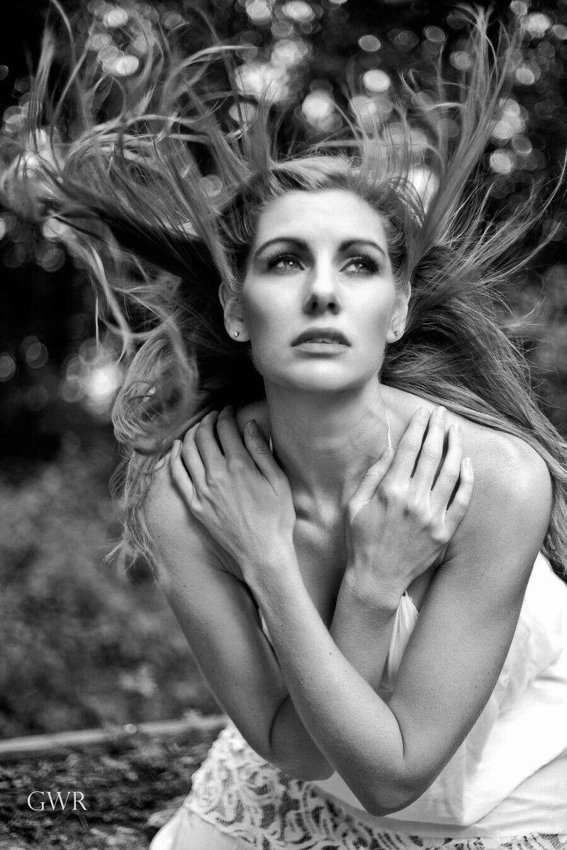Shelleylouise88's tweet photo. A couple more from Saturdays shoot with @GWR_Photography #derilictlocation #windswept #photoshoot #lovemodelling #amazingphotographer https://t.co/f2kJhcjIA9
