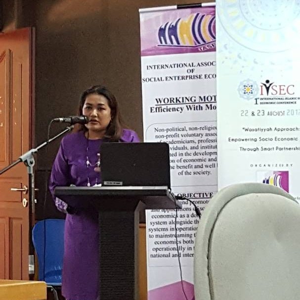 URekaMY's tweet photo. @Diniehari is speaking on AIM social innovation initiatives during the 1st#IISEC at#USIM  #keynote#UiTM#ARI  #inovasimy #social_innovationmy https://t.co/LQ703aqRe5