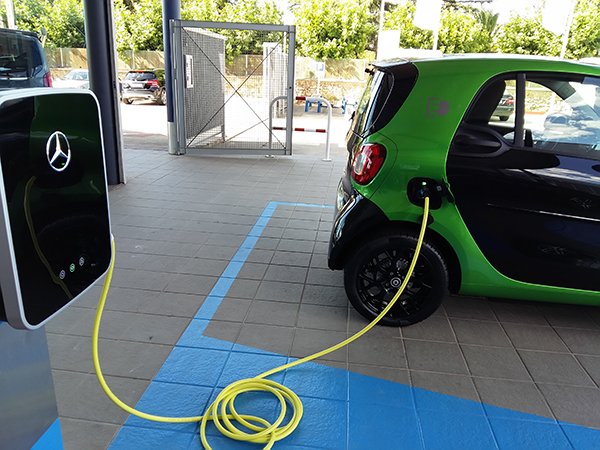 MBenzAutoOja's tweet photo. Verde que te quiero verde….  #smartlovers #puntoderecarga #AutoOja https://t.co/sXEIjbCxC3