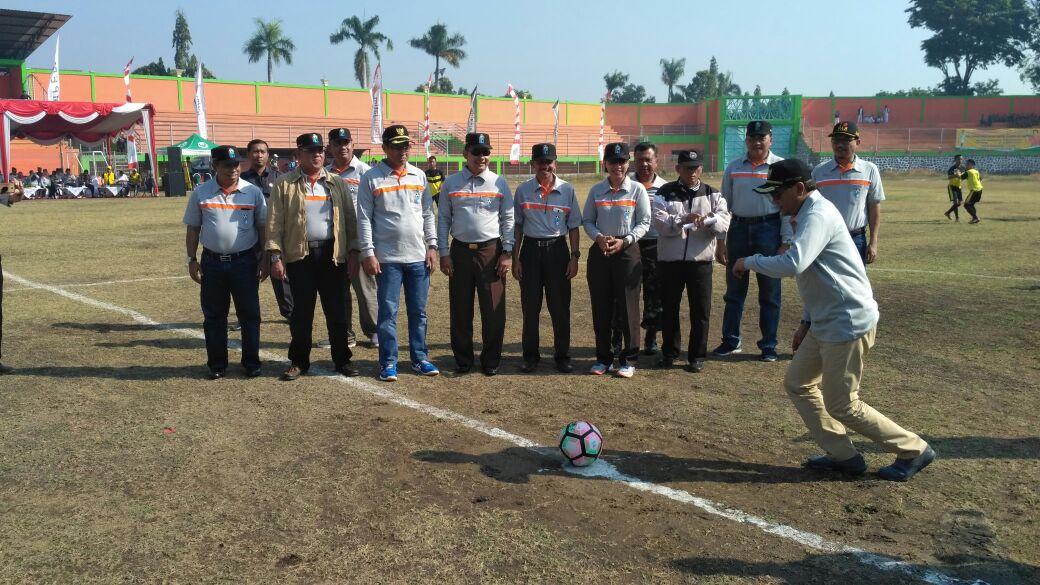 Kick-off LPU-16 P. Menpora 2017 Seri Provinsi Jatim di Bangil, Pasuruan <a href="/imam_nahrawi/">Imam Nahrawi</a> <a href="/Deputi3Menpora/">Deputi 3 Kemenpora</a> <a href="/asdep_ordik/">AsdepOrdik Kemenpora</a>