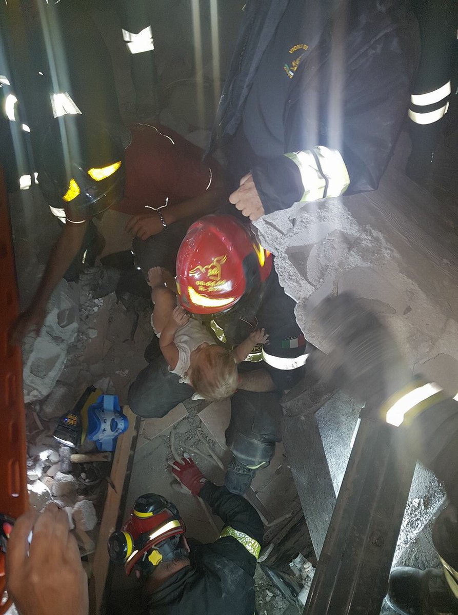 "Dopo il verbo “amare” il verbo “aiutare” è il più bello del mondo..."
 (Anonimo)
#Ischia