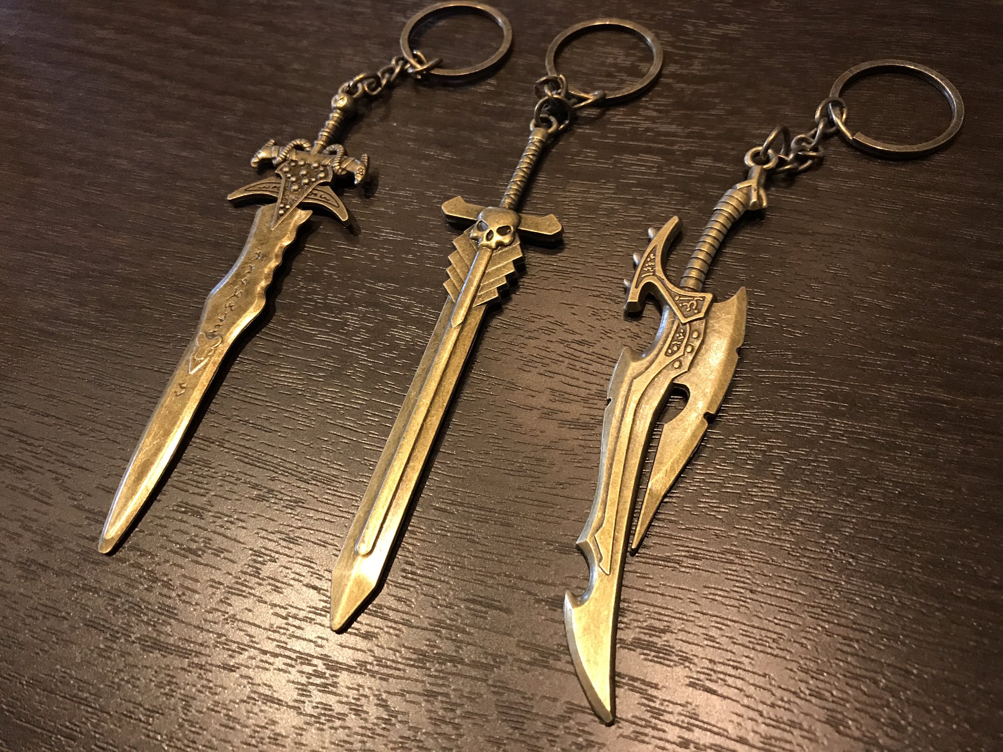天狗店長 セリアに最高にかっこいいキーホルダーあったからソッコー買ったわ T Co Vc3keyyhse Twitter