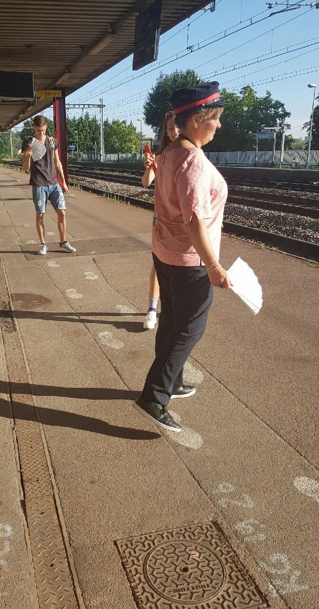 RERC_SNCF's tweet image. Opération #Eventails sur #RERC suite au soleil qui montre (enfin) le bout de son nez ! 🌞
Distribution prévue toute la journée dans 13 gares!