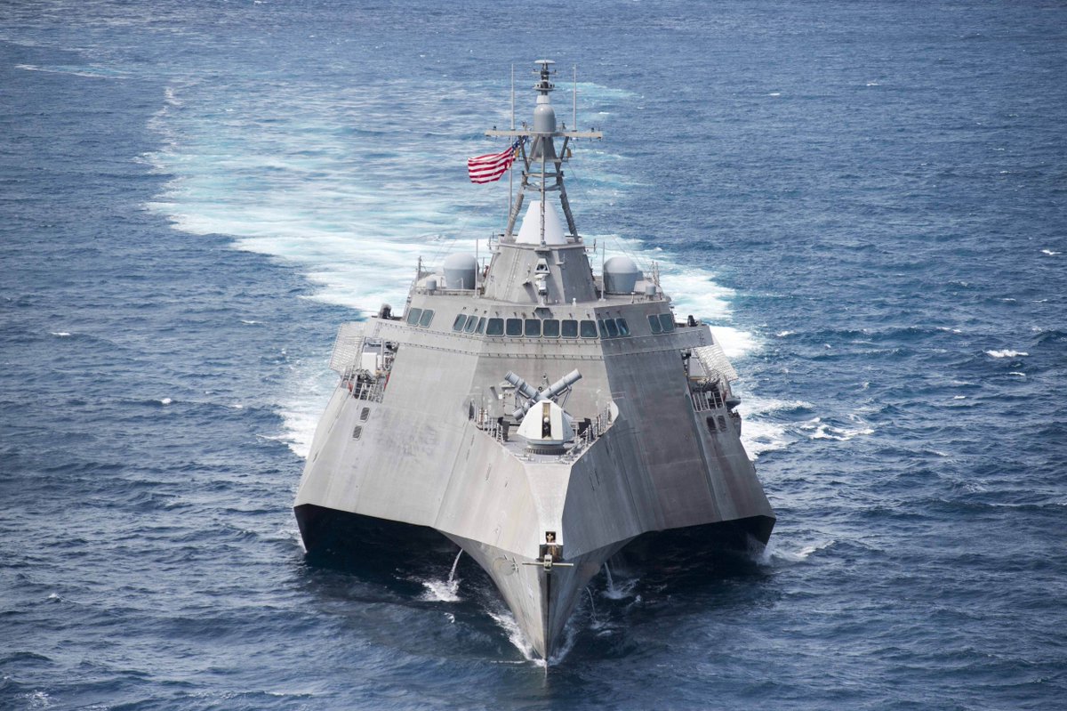 RebeccaRambar's tweet photo. #USA #USSCoronado #LSC4 s'entraîne au tir sur cible avec un missile létal Harpoon lors d'un entraînement près de #Guam dans le #Pacifique https://t.co/HohE6Sfyi0