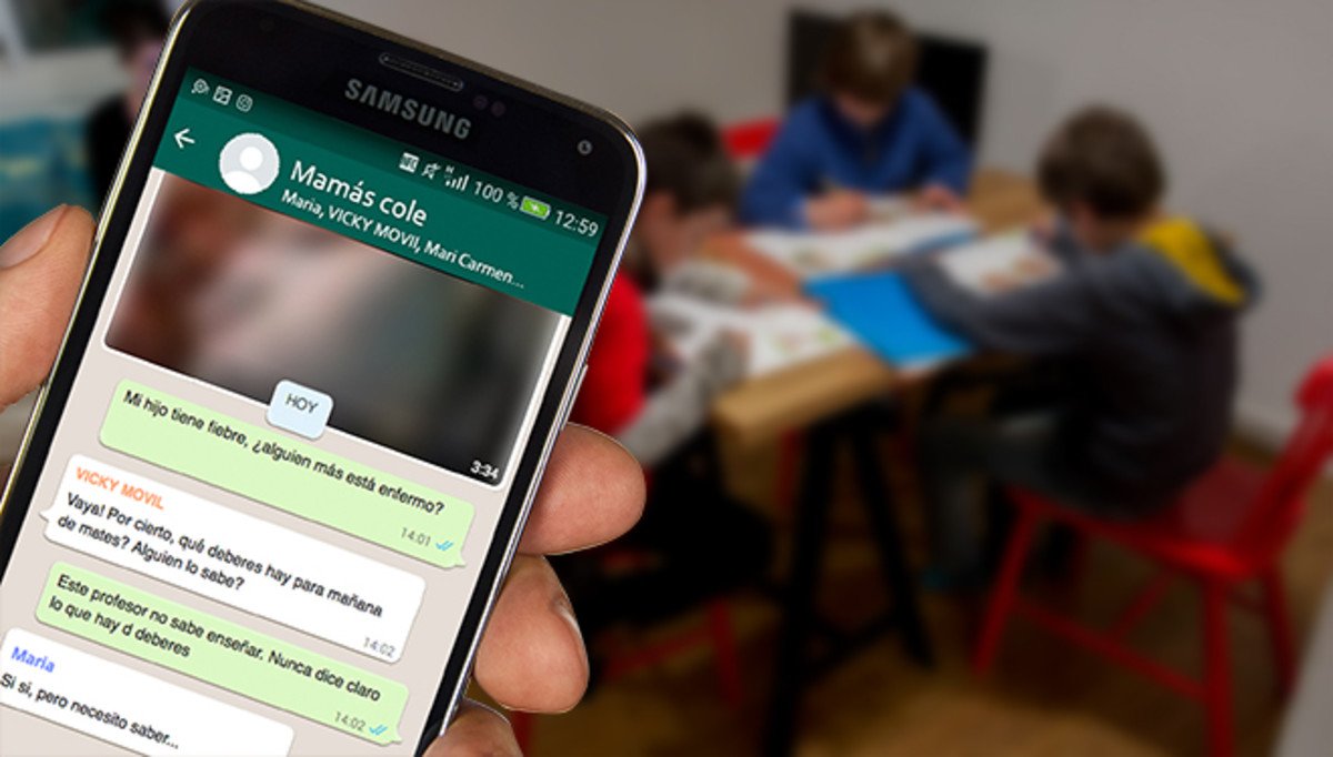 policia's tweet photo. Se vuelven a abrir las aulas y llega "Grupo de Whatsapp de padres: El Retorno". No paséis bulos y que el respeto os acompañe un curso más https://t.co/4m7QBciaQM
