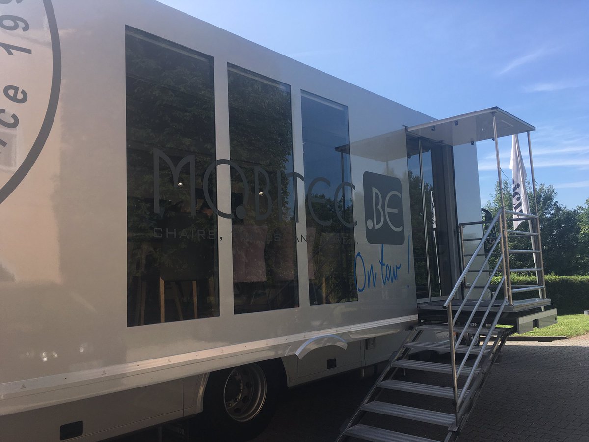 Coccinelle2's tweet photo. Bonjour, #Mobitec aus Belgien zu Besuch bei #Bossy in Wiesbaden mit ihrem Show Truck. Coole Sessel. https://t.co/istD44AHO0