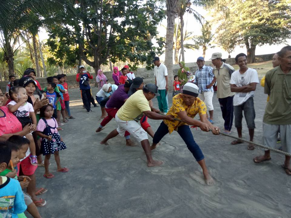Desa_Bangsring's tweet photo. LOMBA TARIK TAMBANG
#HUT72RI 
#bansgring
@SulisValentina @kec_wongsorejo https://t.co/XGExa0VrgT