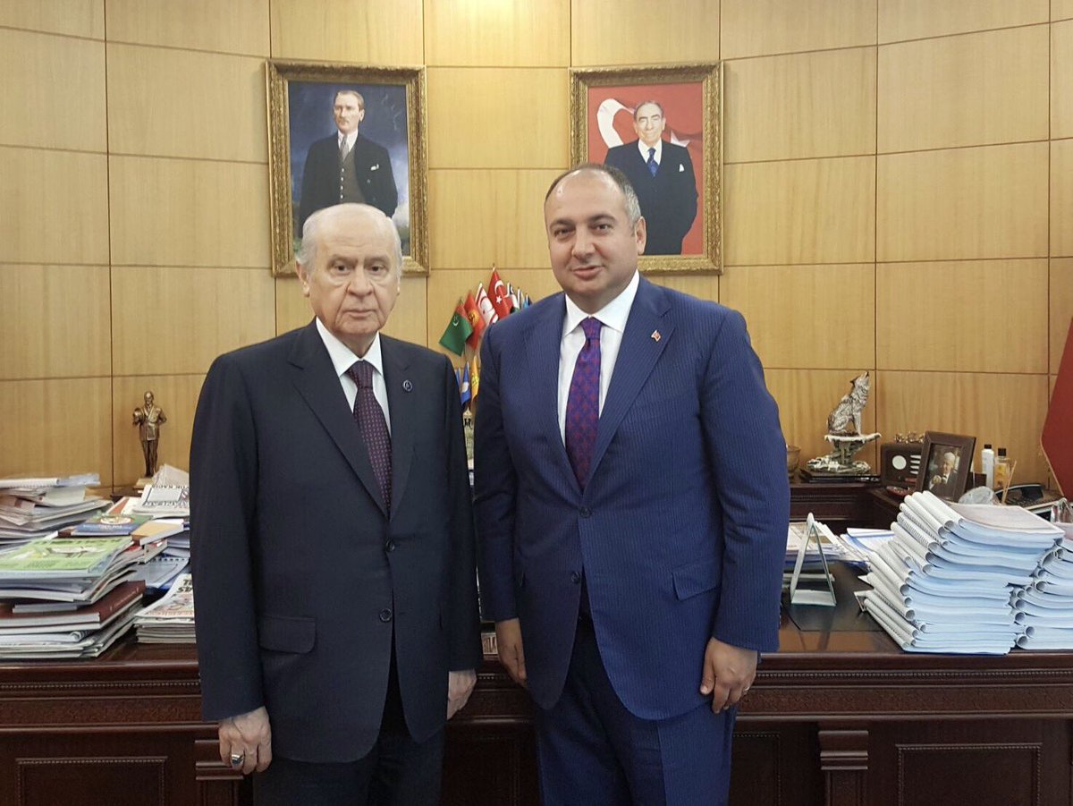 mbulentkaratas's tweet photo. Rüzgar esiyorsa; Bırak söğüt düşünsün!
Çınara zaten bir şey olmaz... https://t.co/U03zBH4jJC