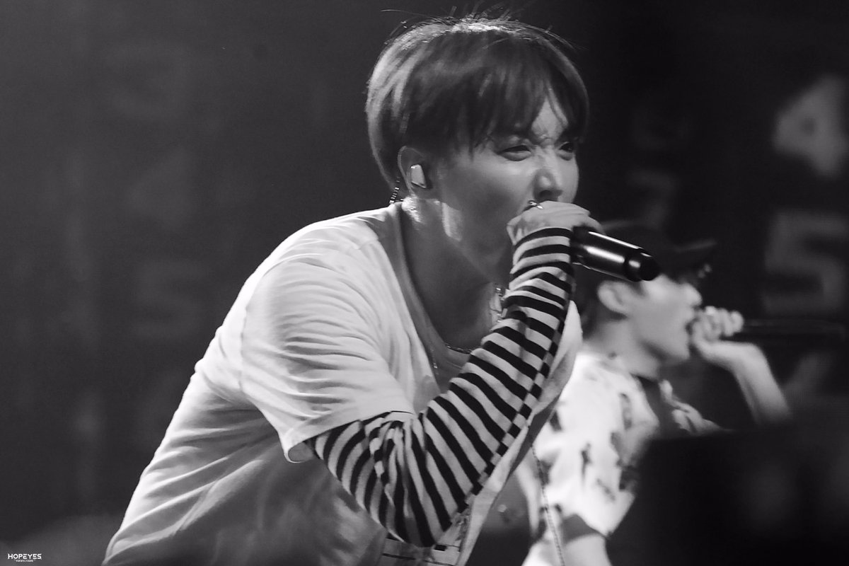 HOPEYES218's tweet photo. 170804 뮤뱅 싱가포르

@BTS_twt @FROSTEYES9495 #제이홉  #정호석 #호석 #홉이 #JHOPE #BTS #방탄소년단 https://t.co/EfooZi6Yfo