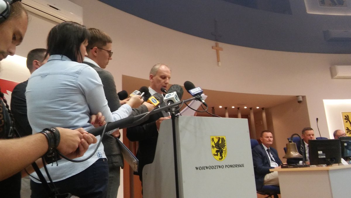 MaciejBk1's tweet photo. Wojewoda pomorski: Burmistrz Czerska powiedziała że nie chce wojska a centra kryz.w powiatach nie zareagowały na ostrzeżenia @RadioZET_NEWS https://t.co/xMyO86t13B