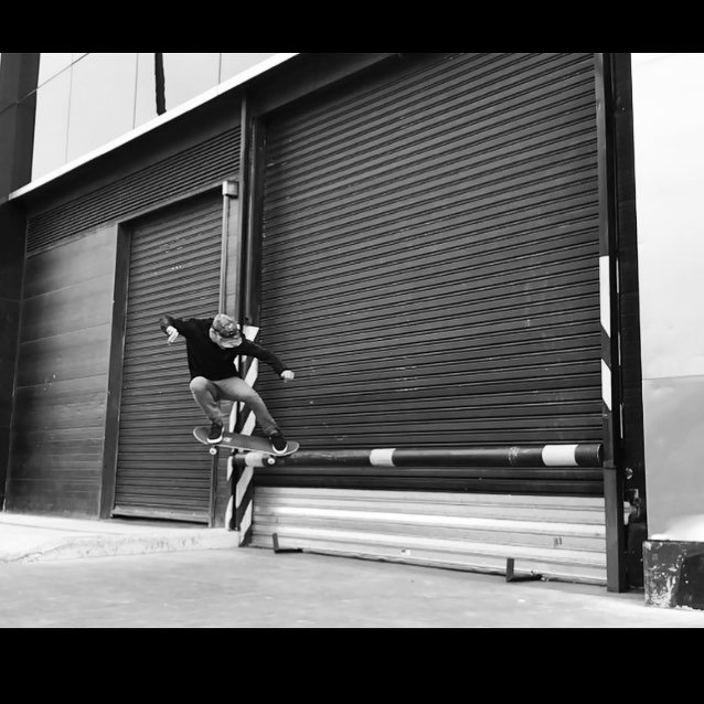 krialbrand's tweet photo. Ruben Ferrari, team #Skate #KRIAL ! vote por salir a hacer street #buenmartes #Argentina #BuenosAires #zapatillas https://t.co/BuTTXEnHiu https://t.co/bam9id5Id3