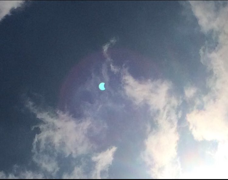 raquelgarzac's tweet image. Y así vivimos el #EclipseSolar2017 foto tomada @BeactrizMoreno