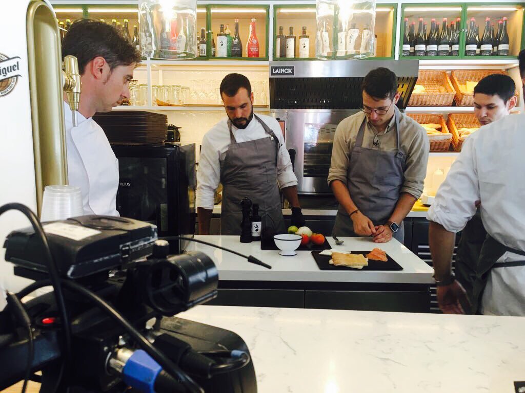 EnoterraFG's tweet photo. Hoy nos han visitado desde #CatalunyaDirecte los compañeros de @8tvcat 🎥
#ENOTERRAFASTGOOD https://t.co/McrJarFl2d