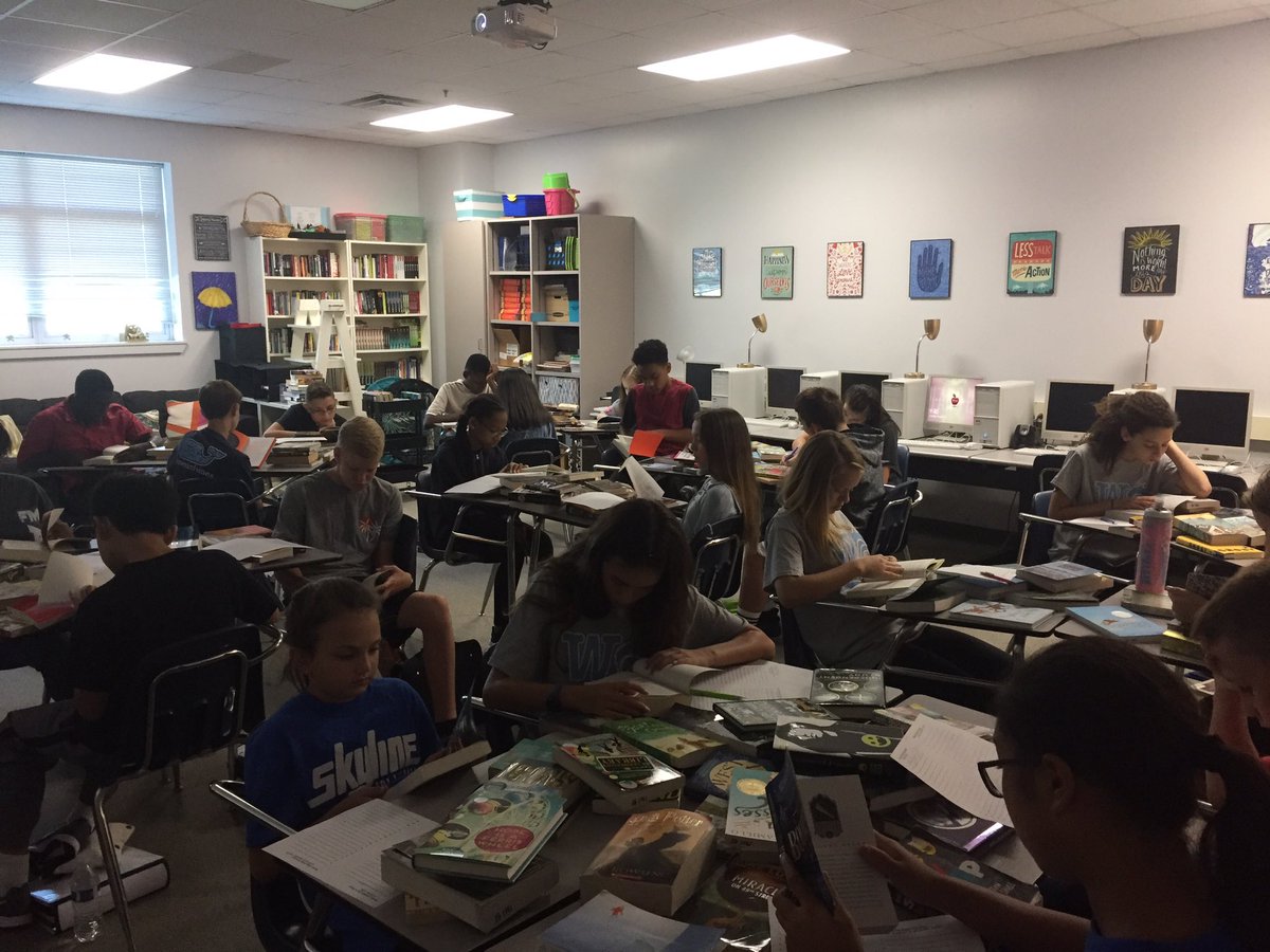 intheWrightRoom's tweet photo. Speed dating books today to get ideas for "Books to Read" lists! https://t.co/VJpDdMOKpa