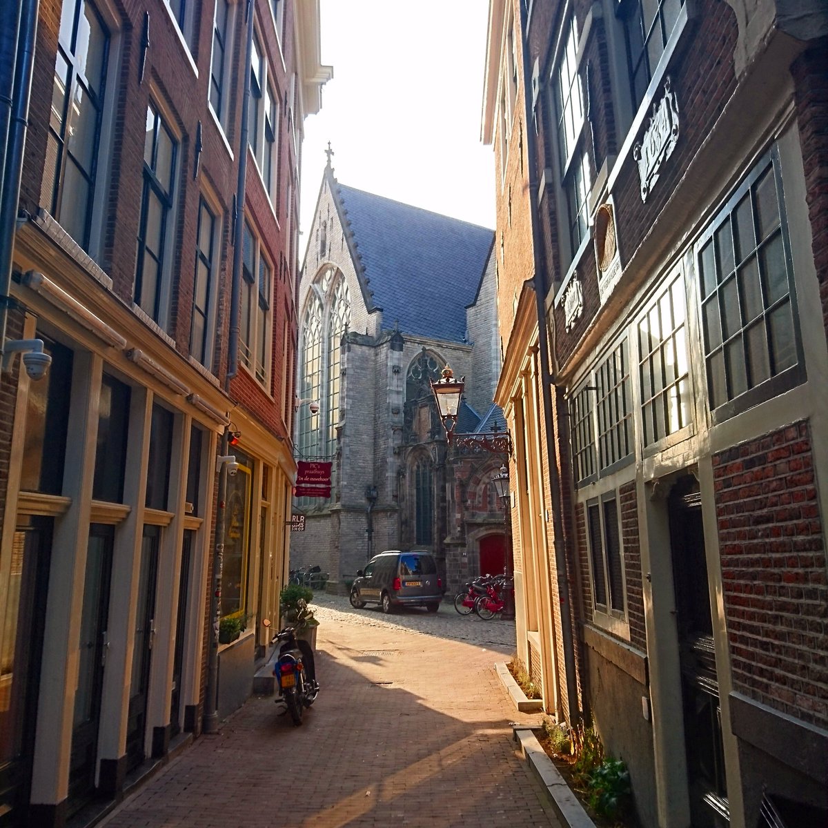 CSAmsterdam's tweet photo. #redlightdistrict beautiful canals and charming alleyways https://t.co/SGV64AsAKn