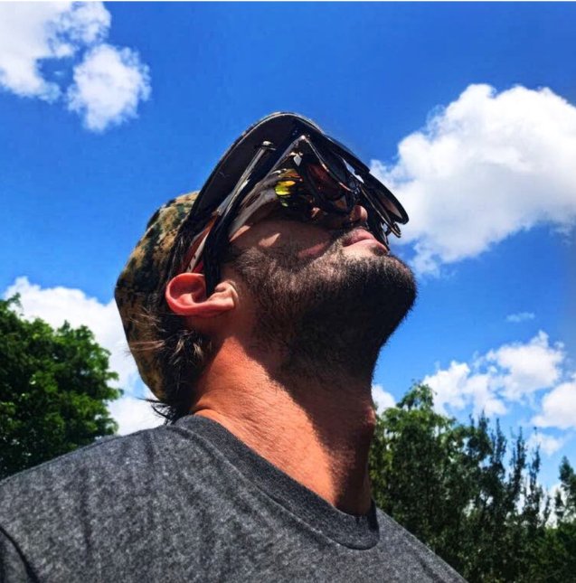 RubiconsCube's tweet photo. RT @UniNovelas Desde @willylevy29 hasta @thalia así vivieron #ElGranEclipse estos famosos. 👉 https://t.co/AZCEJSJrT3 https://t.co/6DXyMWianV